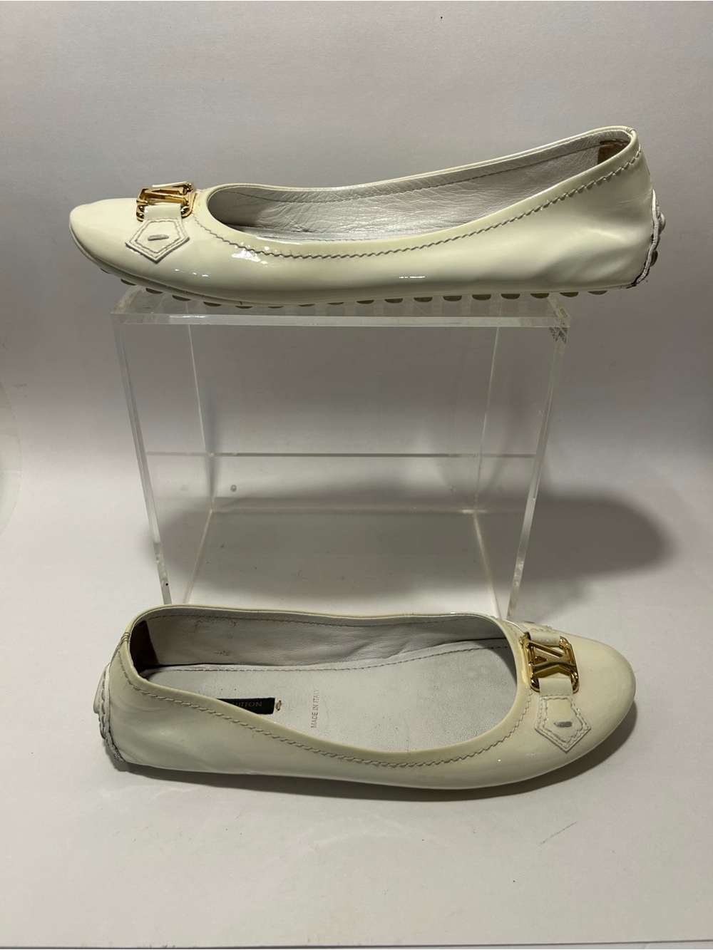 Louis Vuitton Cream Patent Leather Ballet Flats with Gold LV Hardware - Picture 5 of 8